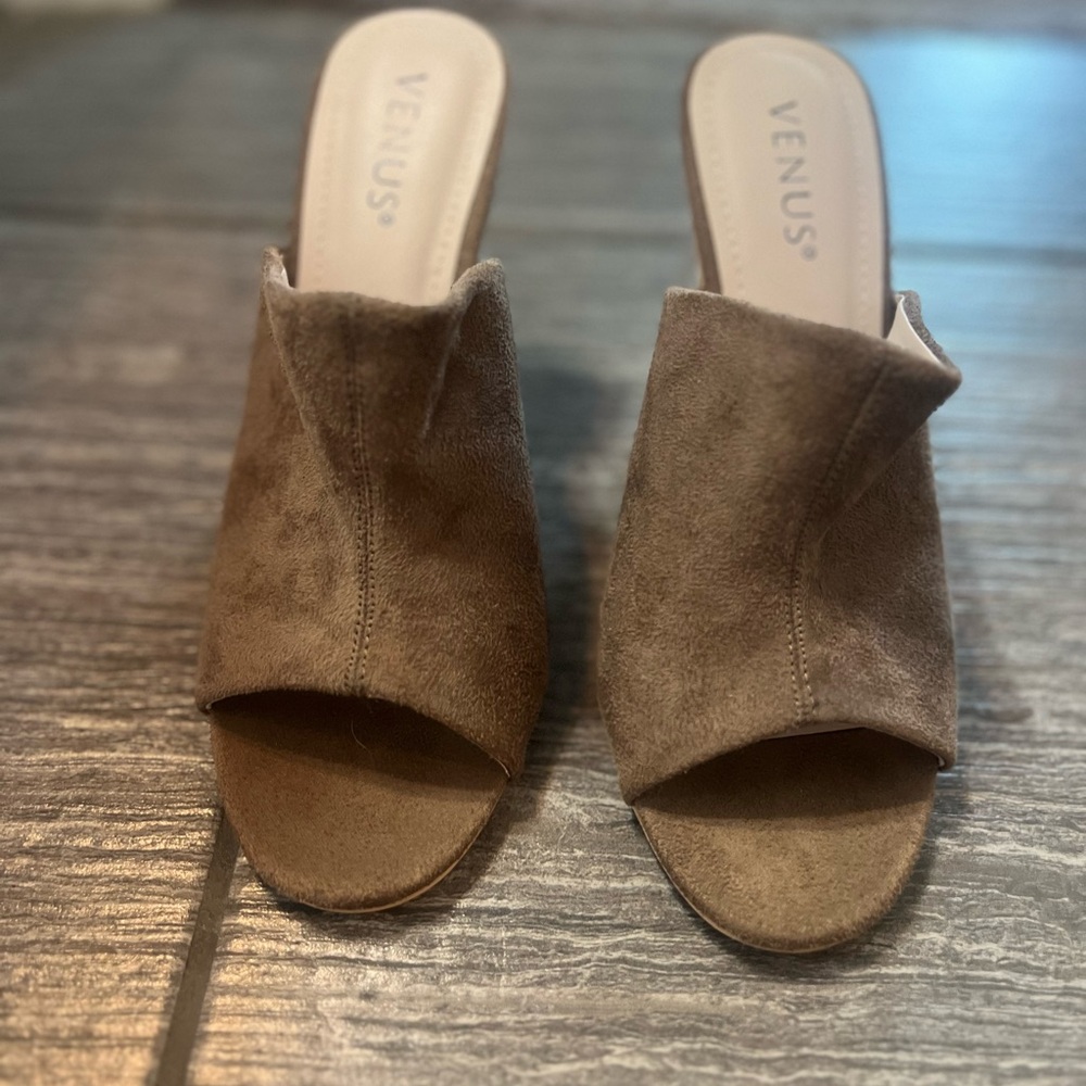 VENUS Women's Brown Suede Mules